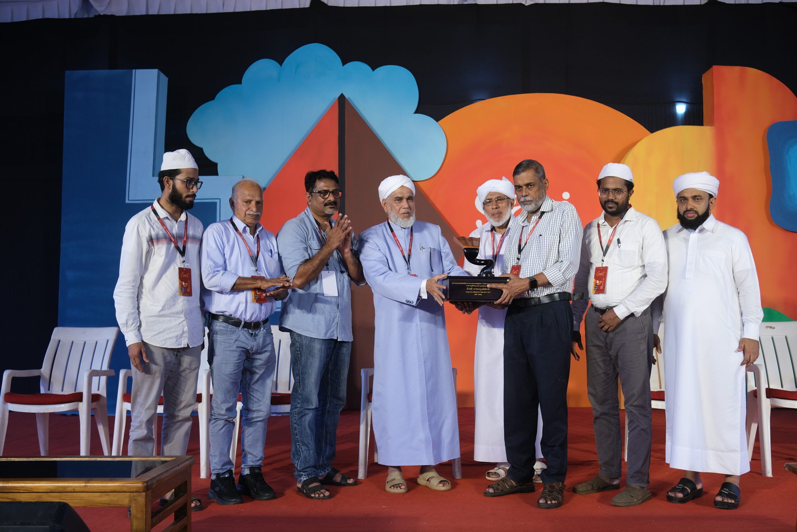 സാഹിത്യോത്സവ് അവാർഡ് ടി.ഡി രാമകൃഷ്ണന് സമ്മാനിച്ചു